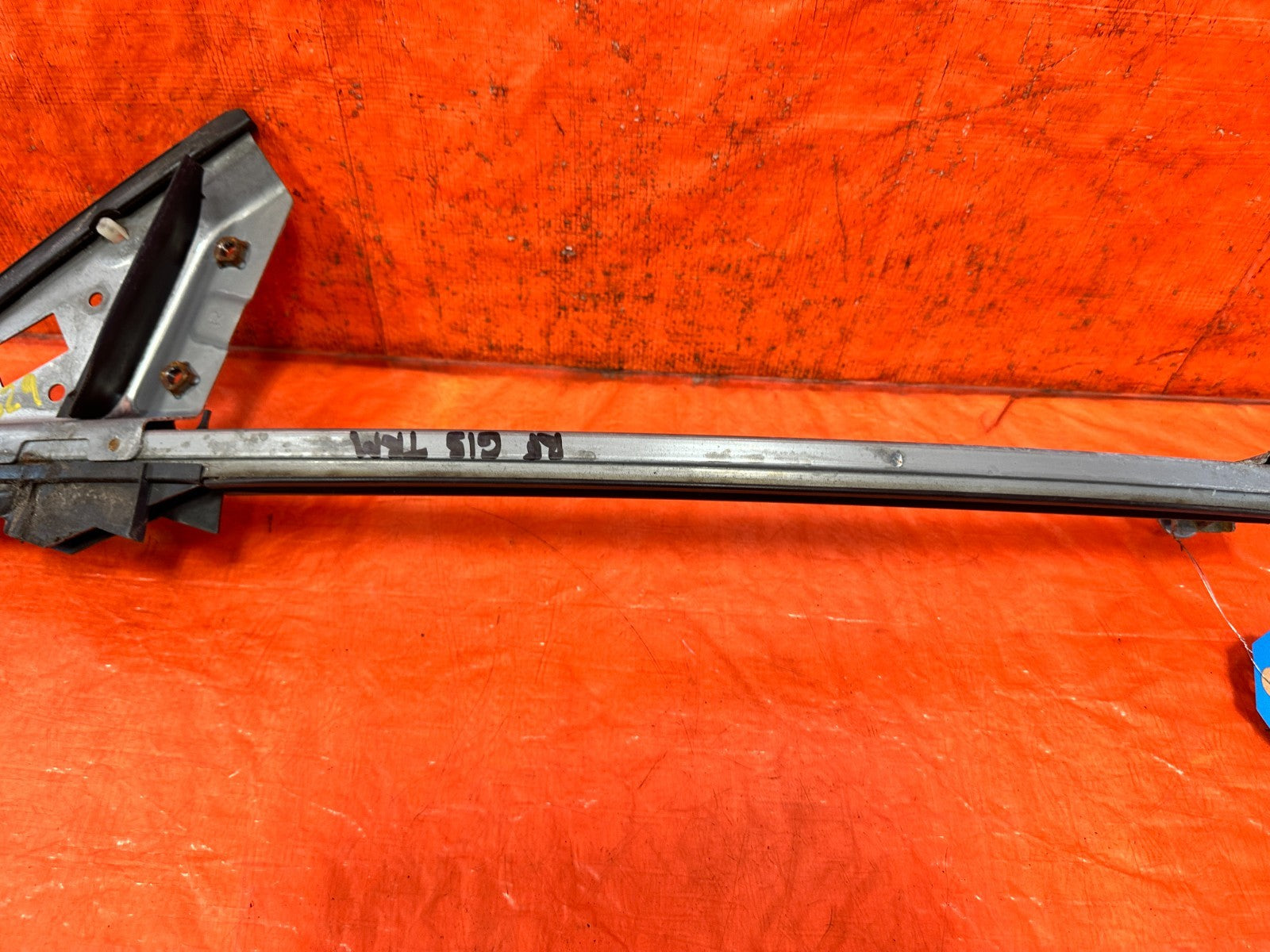 08 13 INFINITI G37 COUPE 2D   WINDOW GUIDE GLASS GUIDE   RIGHT SIDE   OEM #3292