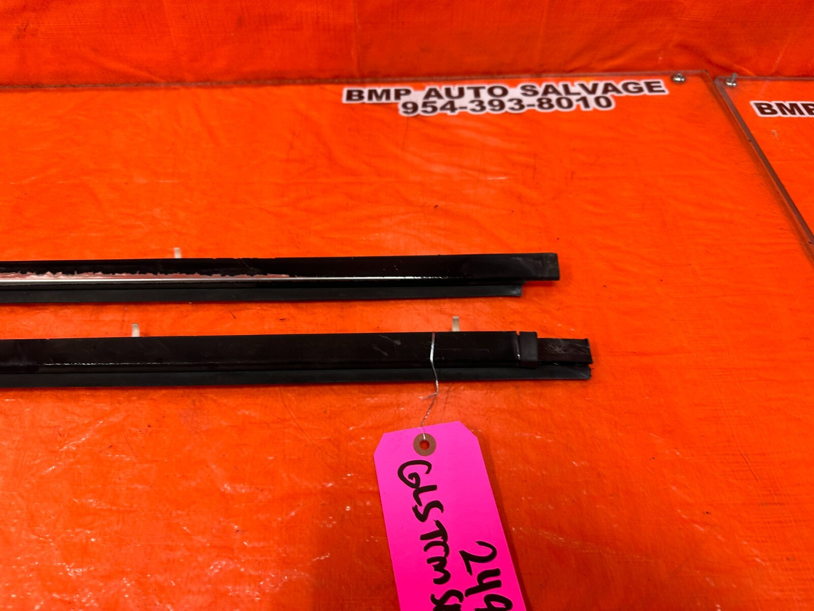 95 00 TOYOTA TACOMA   FRONT LEFT & RIGHT EXTERIOR WINDOW GLASS TRIM   OEM #2495