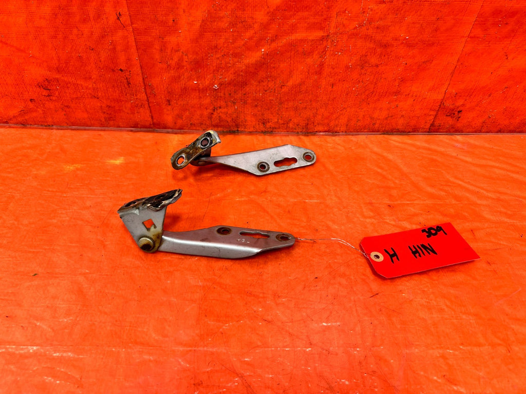 94 01 ACURA INTEGRA   HOOD HINGE SET   LEFT AND RIGHT HINGES   OEM #3090