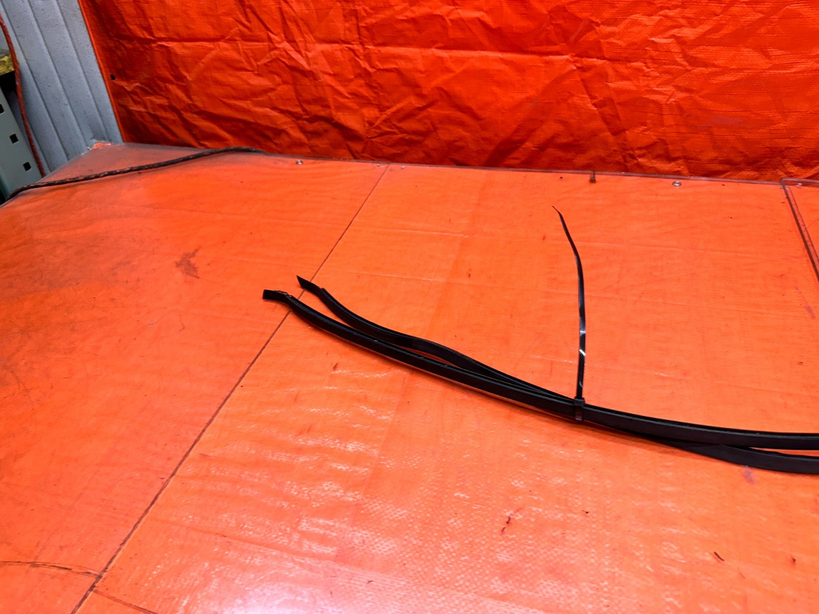 94-01 ACURA INTEGRA 4D SEDAN ROOF TOP MOUNTED WEATHERSTRIP SEALS PAIR OEM #34013