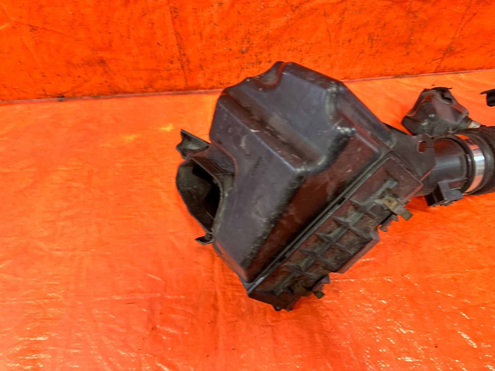 08 15 INFINITI G37 Q60 3.7L LEFT DRIVER AIR CLEANER INTAKE FILTER BOX OEM #32910