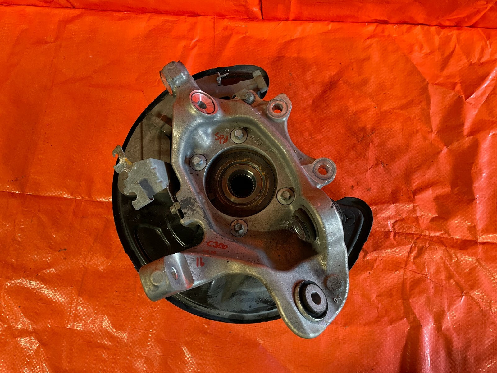 15 20 MERCEDES BENZ C300 W205 4MATIC   PASSENGER RIGHT REAR SPINDLE KNUCKLE HUB5