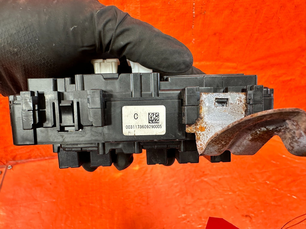 16 20 INFINITI Q50 & Q60 3.0L   INTERIOR CABIN UNDER DASH FUSE BOX PANEL OEM 3142