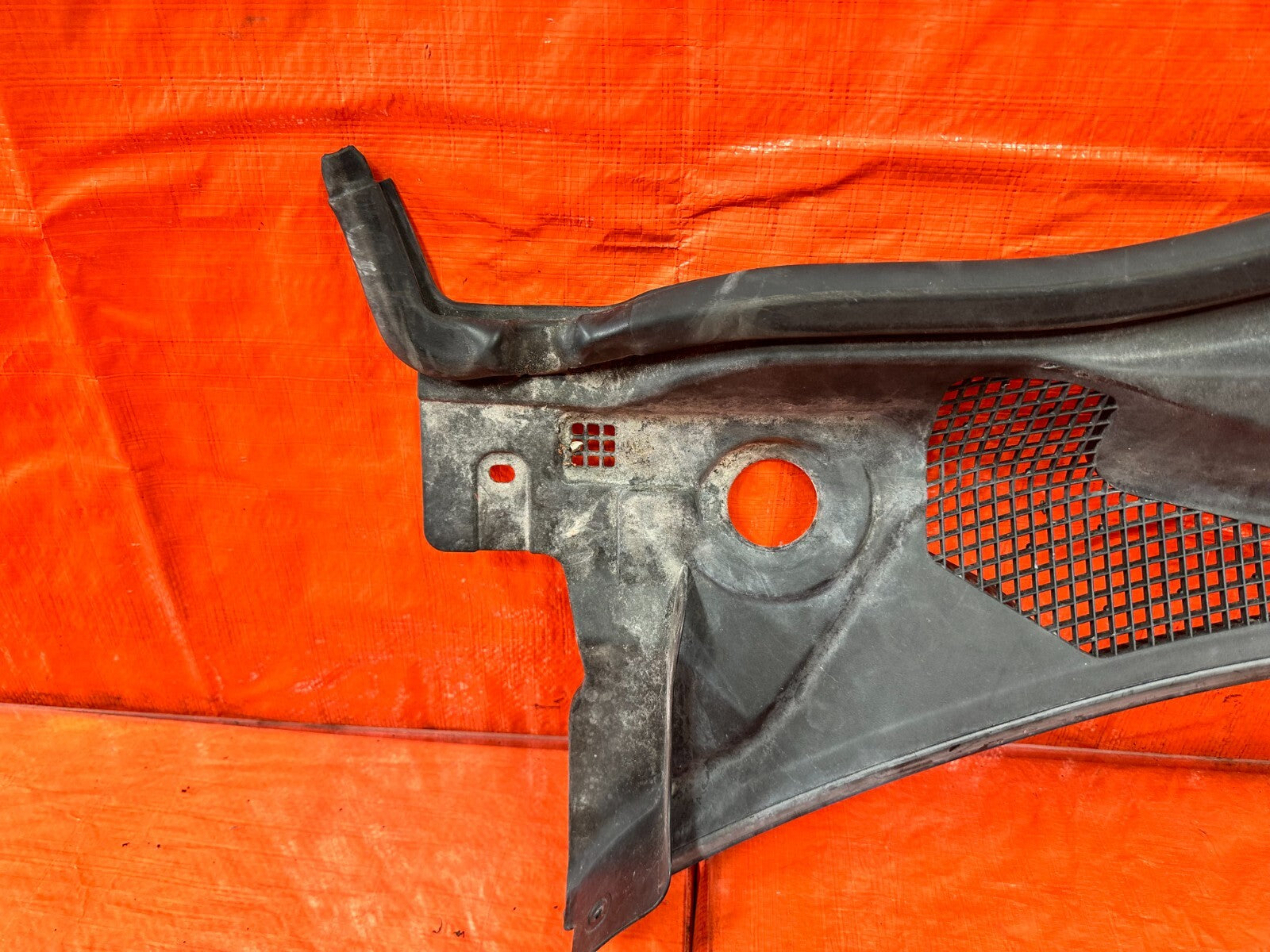 02 10 LEXUS SC430   WINDSHIELD WIPER COWL TRIM PLASTIC   OEM FACTORY #2887