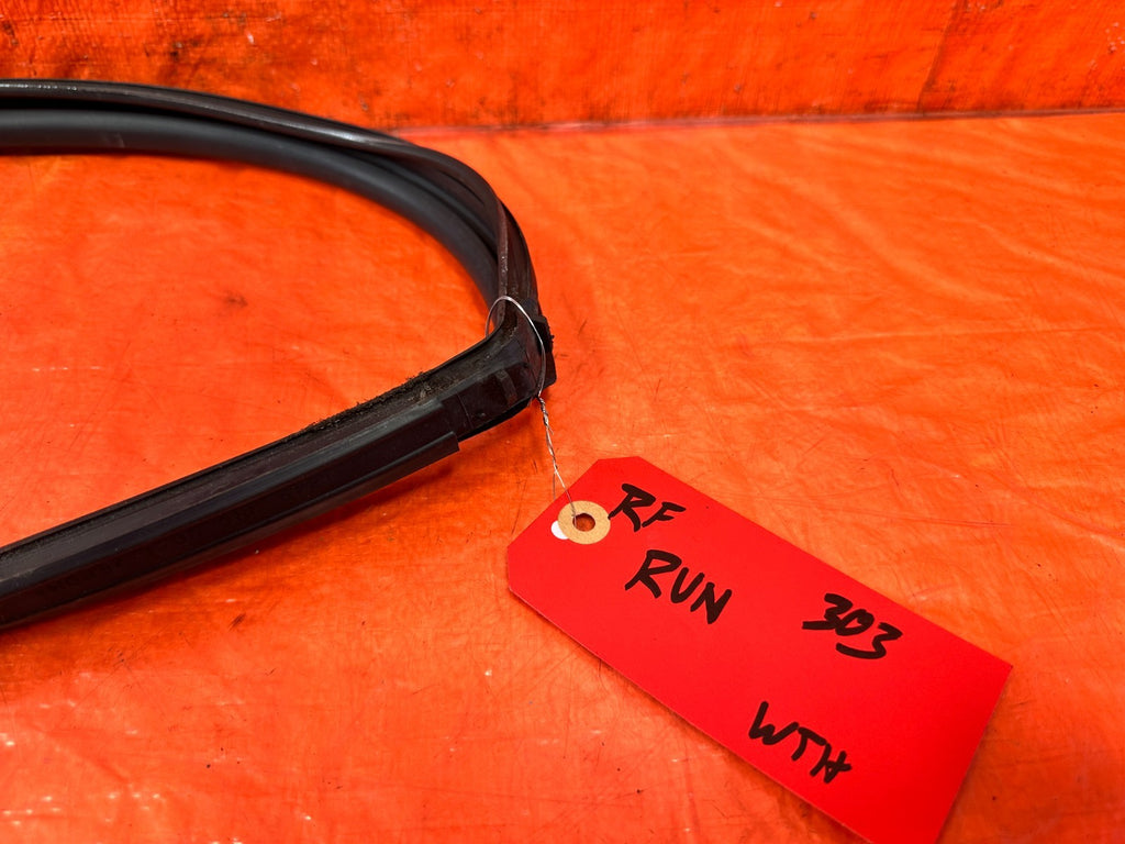 04 11 MAZDA RX8 RX 8   PASSENGER RIGHT FRONT WINDOW GLASS RUN CHANNEL    OEM 3031