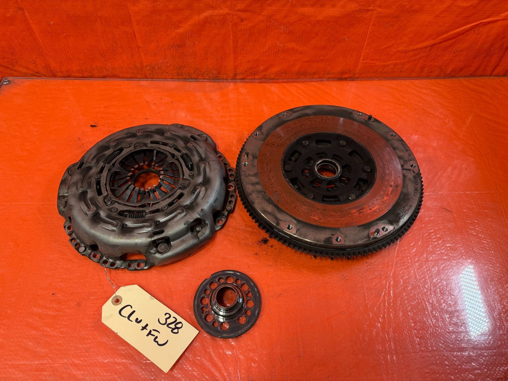 08 15 INFINITI G37   Q37VHR   6 SPEED MANUAL   FLYWHEEL & PRESSURE PLATE OEM 32811