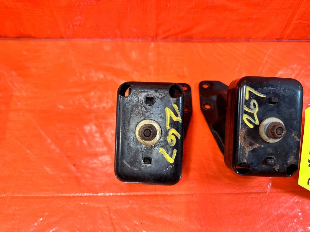 90 97 MAZDA MX 5 MIATA   MANUAL MOTOR MOUNT SET LEFT RIGHT FRONT   OEM #2678