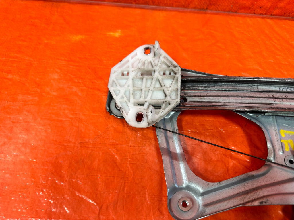 06 11 HONDA CIVIC SEDAN 4 DOOR   DRIVER LEFT FRONT   WINDOW REGULATOR   OEM #2828