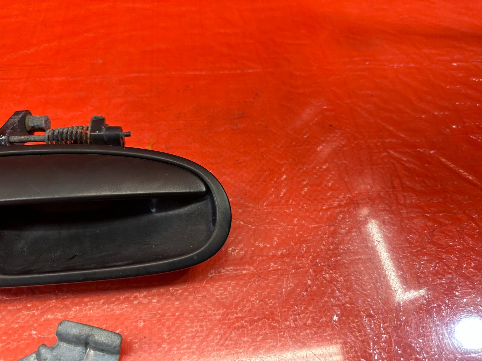 96 00 HONDA CIVIC   PASSENGER RIGHT EXTERIOR DOOR HANDLE   W/ BRACKET   OEM #2016