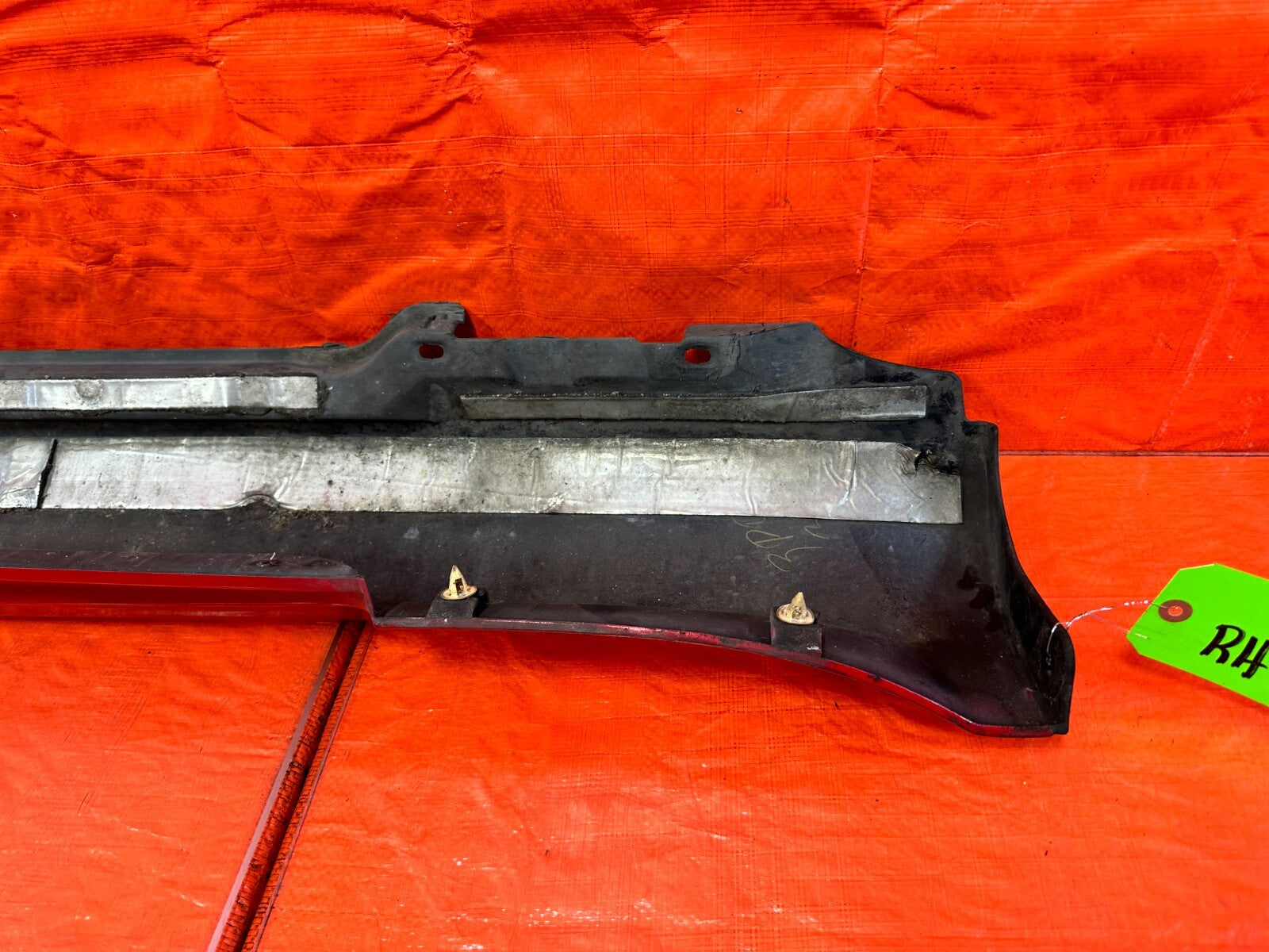 02 05 LEXUS SC430   SIDE SKIRT ROCKER MOLDING TRIM   RIGHT SIDE   RED OEM 26114