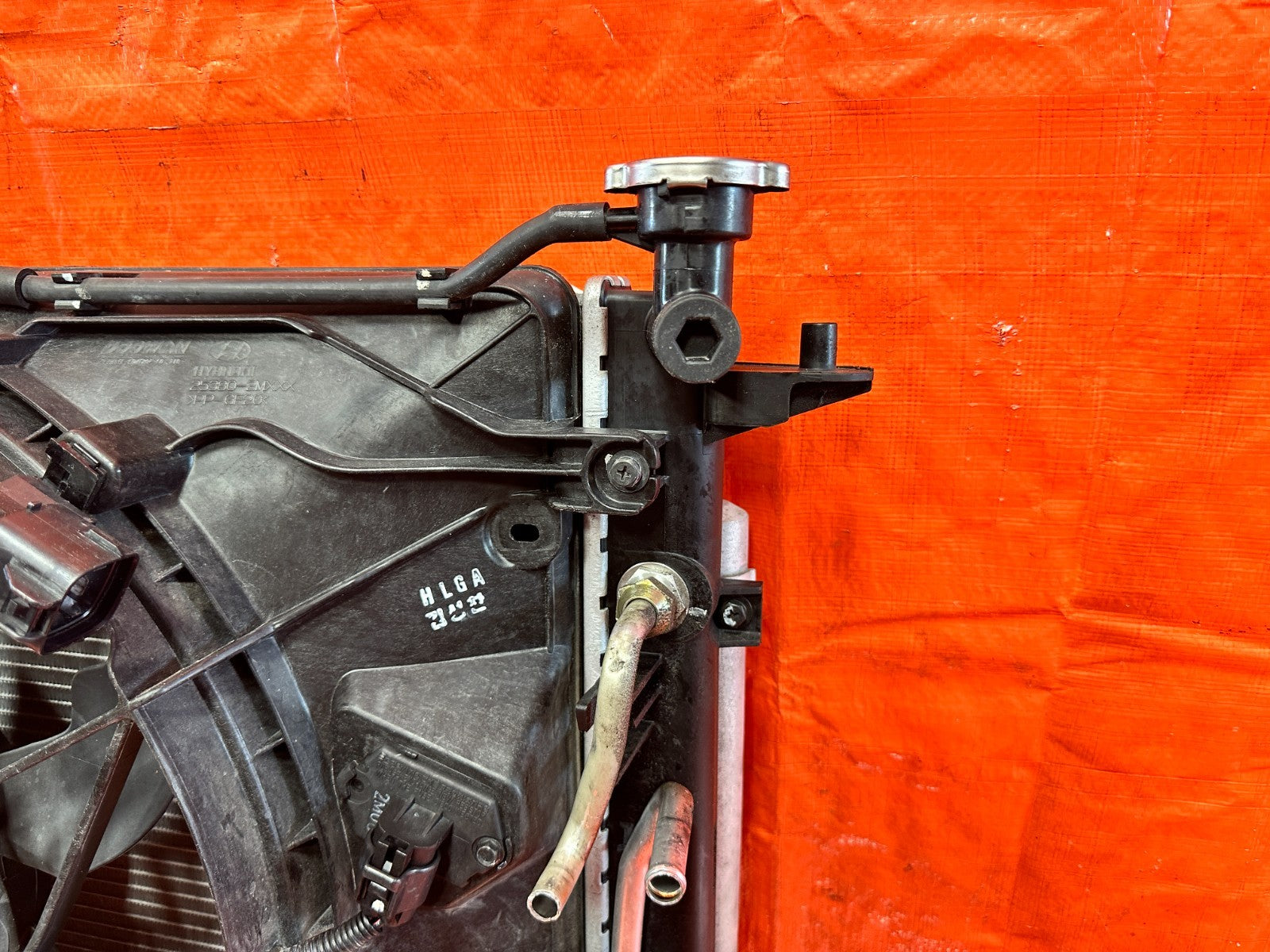 12 14 HYUNDAI GENESIS COUPE BK2 2.0L   RADIATOR W/ BOTH COOLING FANS & TANK 3252