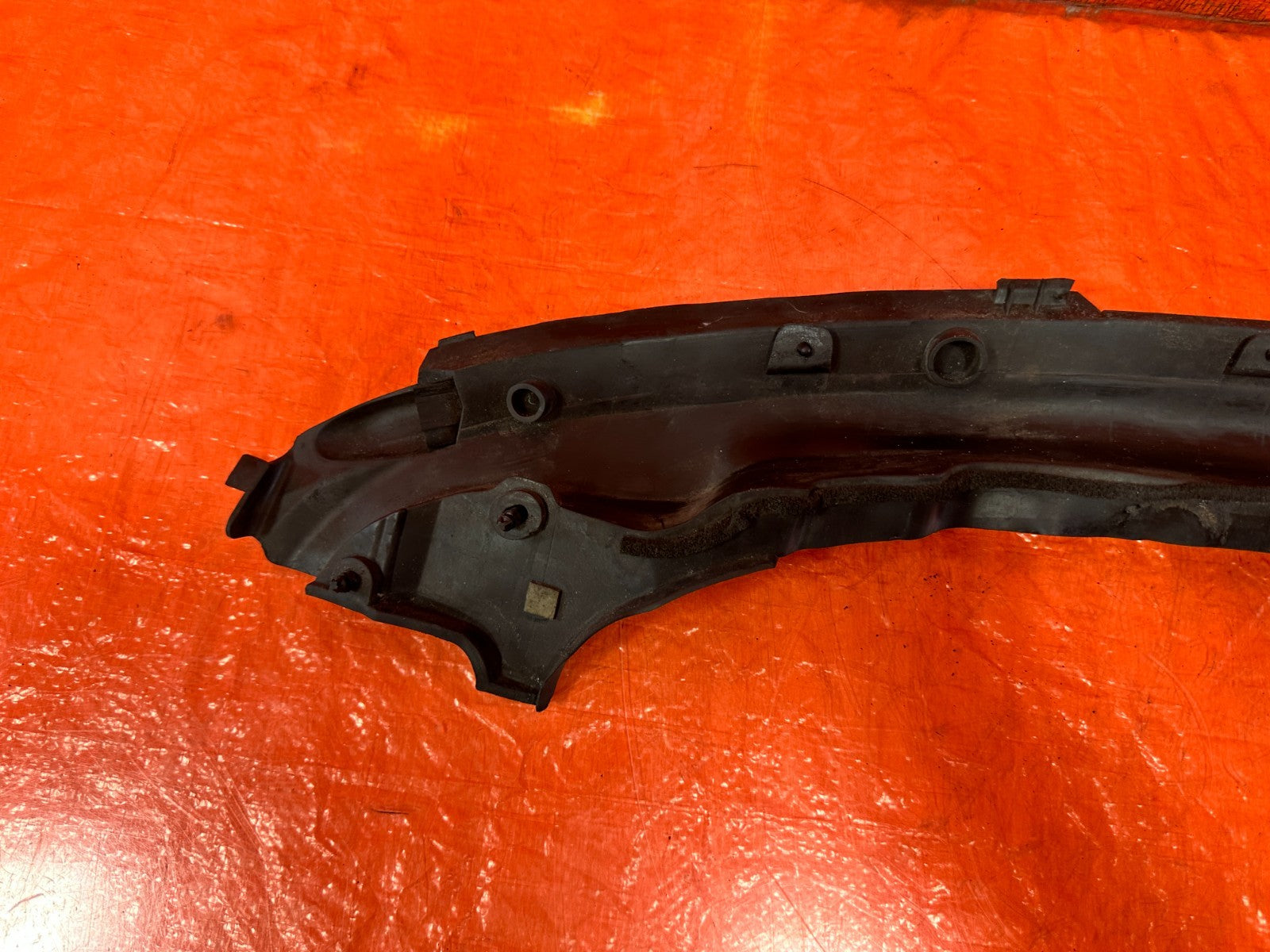 08 15 INFINITI G37 & Q60 COUPE   ENGINE BAY UNDER THE HOOD LEFT FENDER SEAL 32812
