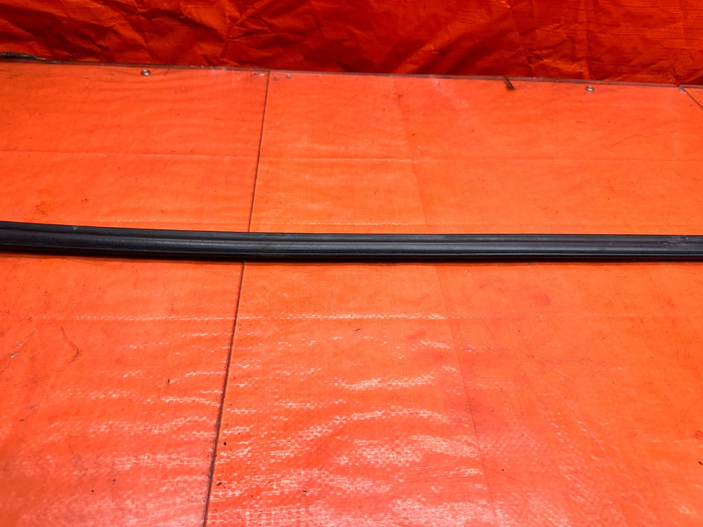 94 01 ACURA INTEGRA COUPE RIGHT PASSENGER DOOR UPPER GLASS WEATHERSTRIP #3317