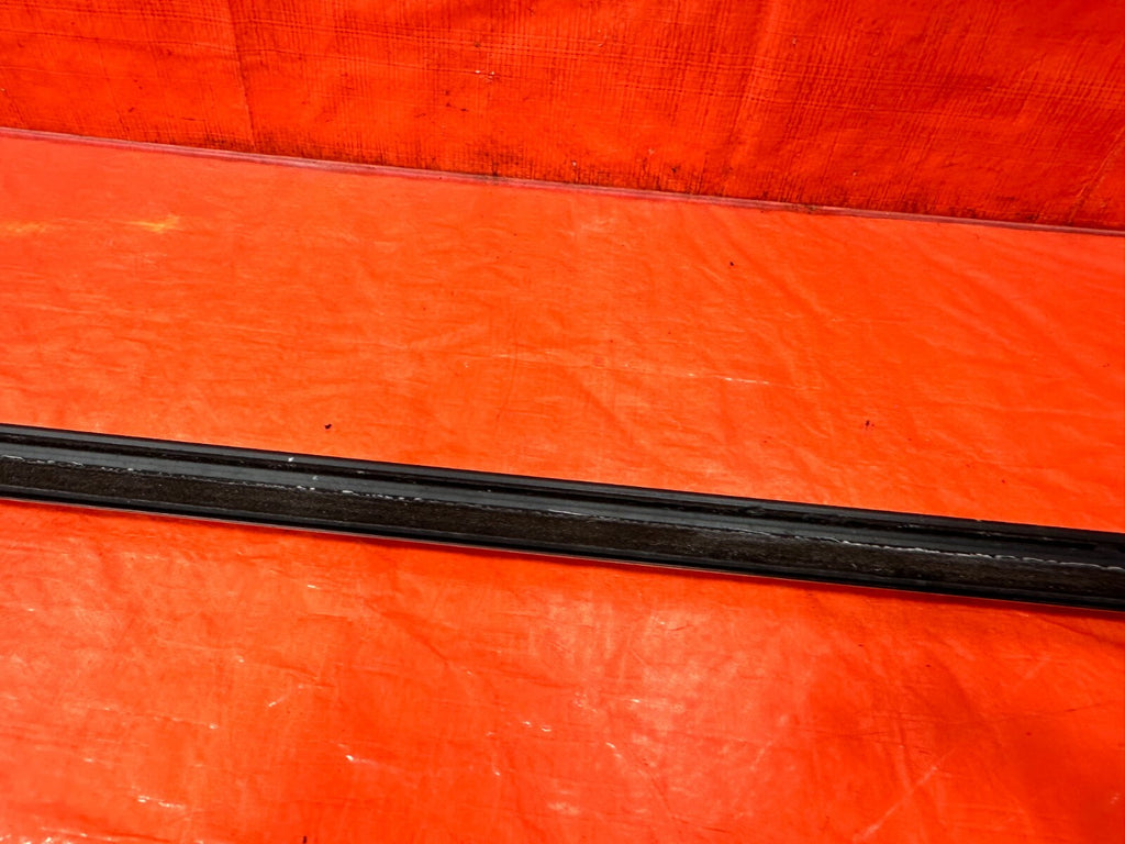 04 08 ACURA TSX   RIGHT REAR EXTERIOR WINDOW GLASS TRIM   OEM FACTORY #27510