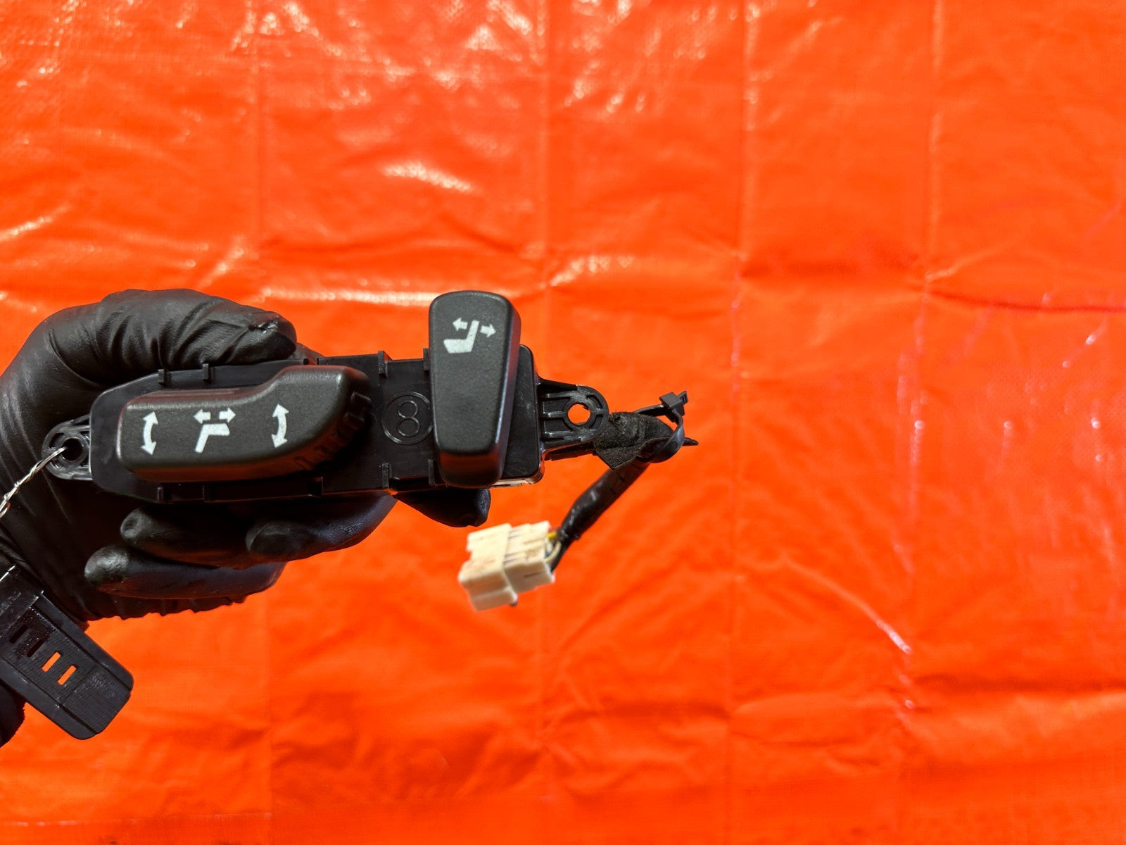 09 15 INFINITI G37 CONVERTIBLE   DRIVER LEFT SEAT SLIDER RECLINER SWITCH OEM 3111