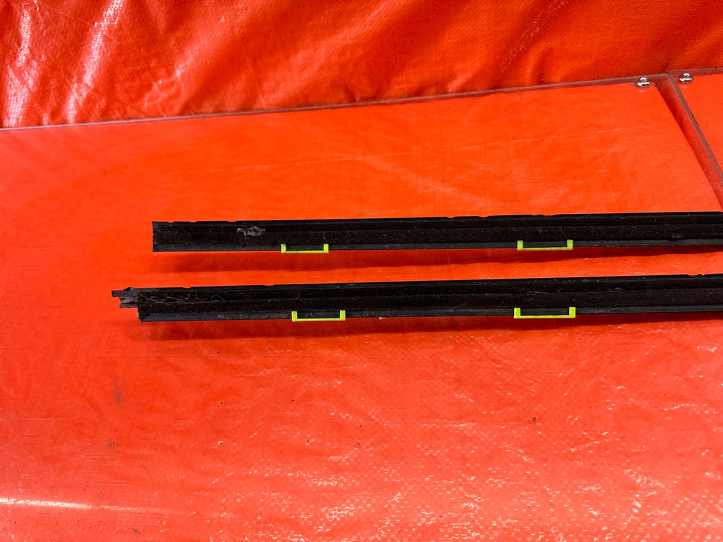 96 00 HONDA CIVIC COUPE HATCH EXTERIOR DOOR WINDOW GLASS TRIM SET LEFT RIGHT 18112