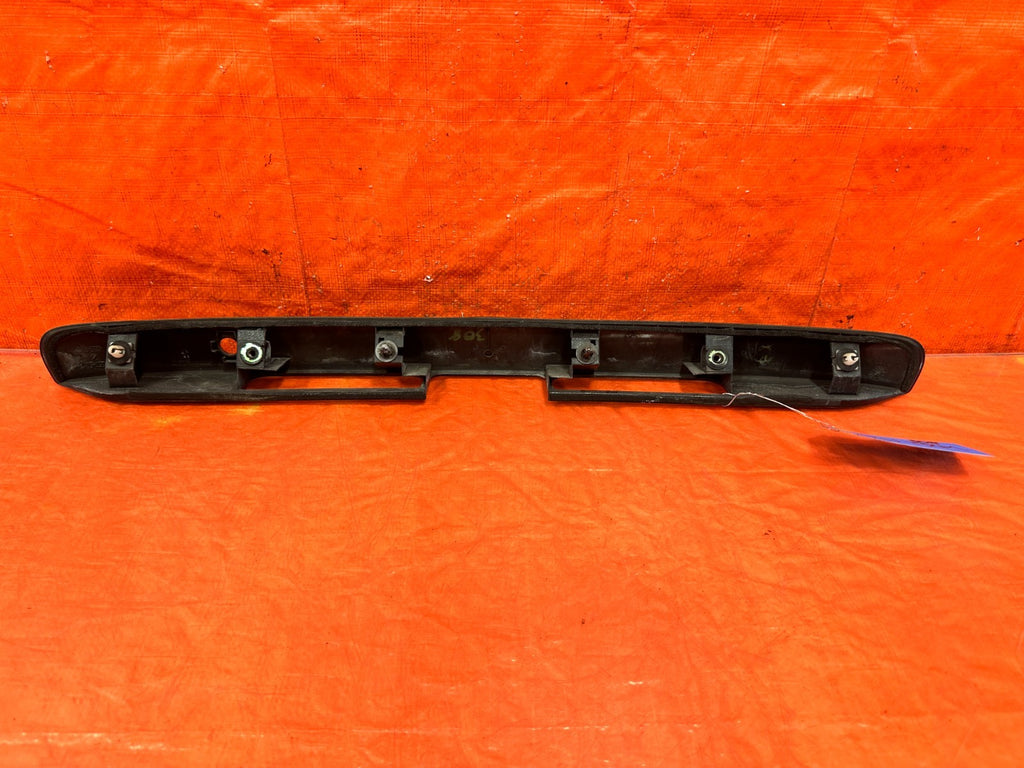 02 05 HONDA CIVIC SI EP3 HATCHBACK   REAR HATCH TAIL GATE LICENSE PLATE TRIM 3084