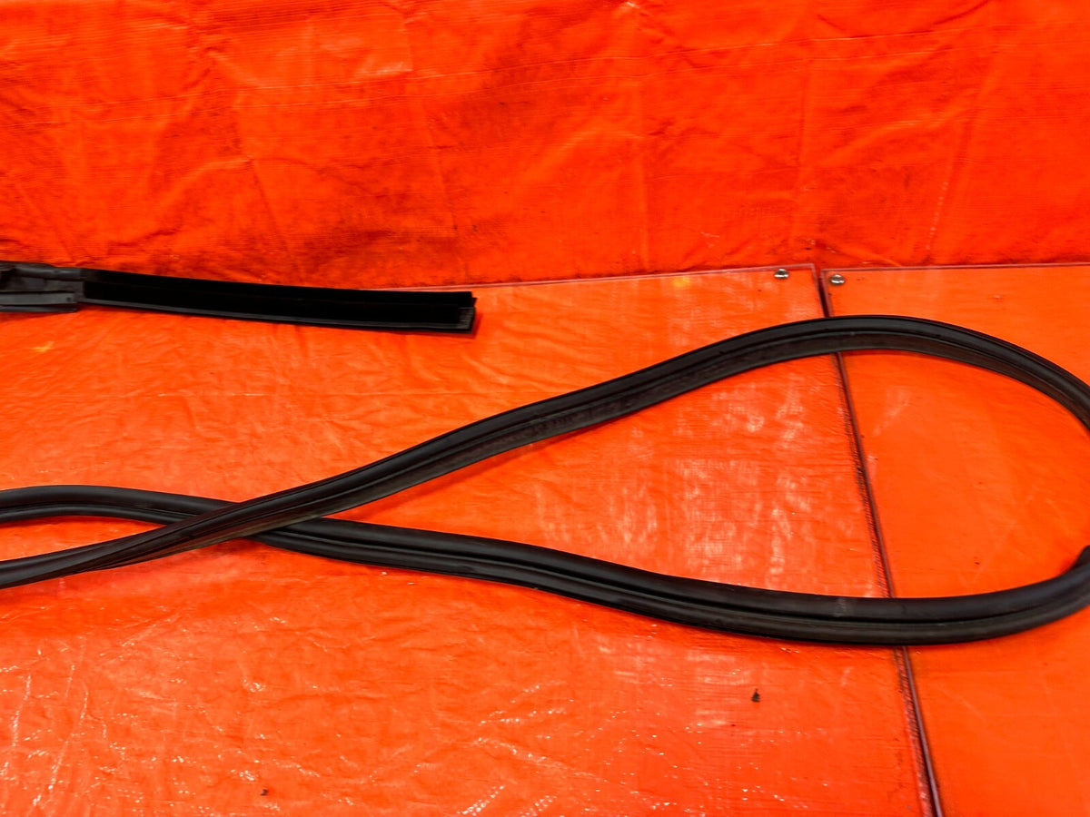 09-15 INFINITI G37 CONVERTIBLE REAR CONVERTIBLE TOP WEATHER STRIP BUNDLE PACKAGE2
