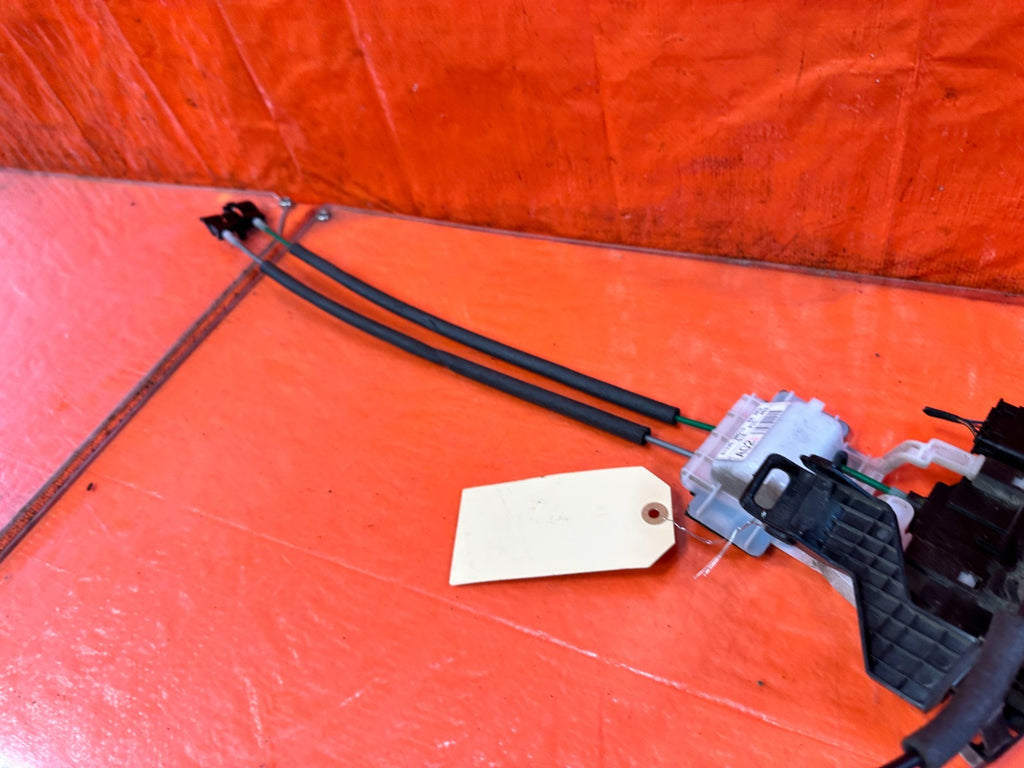10 16 HYUNDAI GENESIS COUPE   PASSENGER RIGHT FRONT DOOR LOCK ACTUATOR   OEM 32610