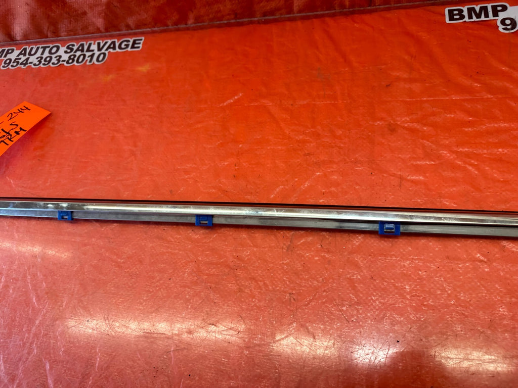 07 09 LEXUS ES350   DRIVER FRONT EXTERIOR WINDOW GLASS TRIM   OEM FACTORY #2446