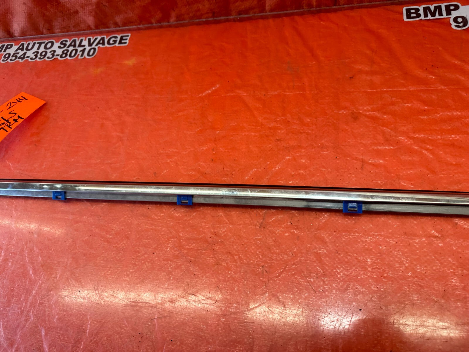 07 09 LEXUS ES350   DRIVER FRONT EXTERIOR WINDOW GLASS TRIM   OEM FACTORY #2446