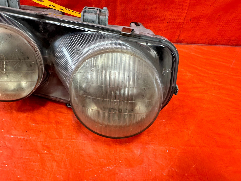 94 01 ACURA INTEGRA 2D   HEADLIGHT HEADLAMP   PASSENGER RIGHT   OEM FACTORY 98DC2