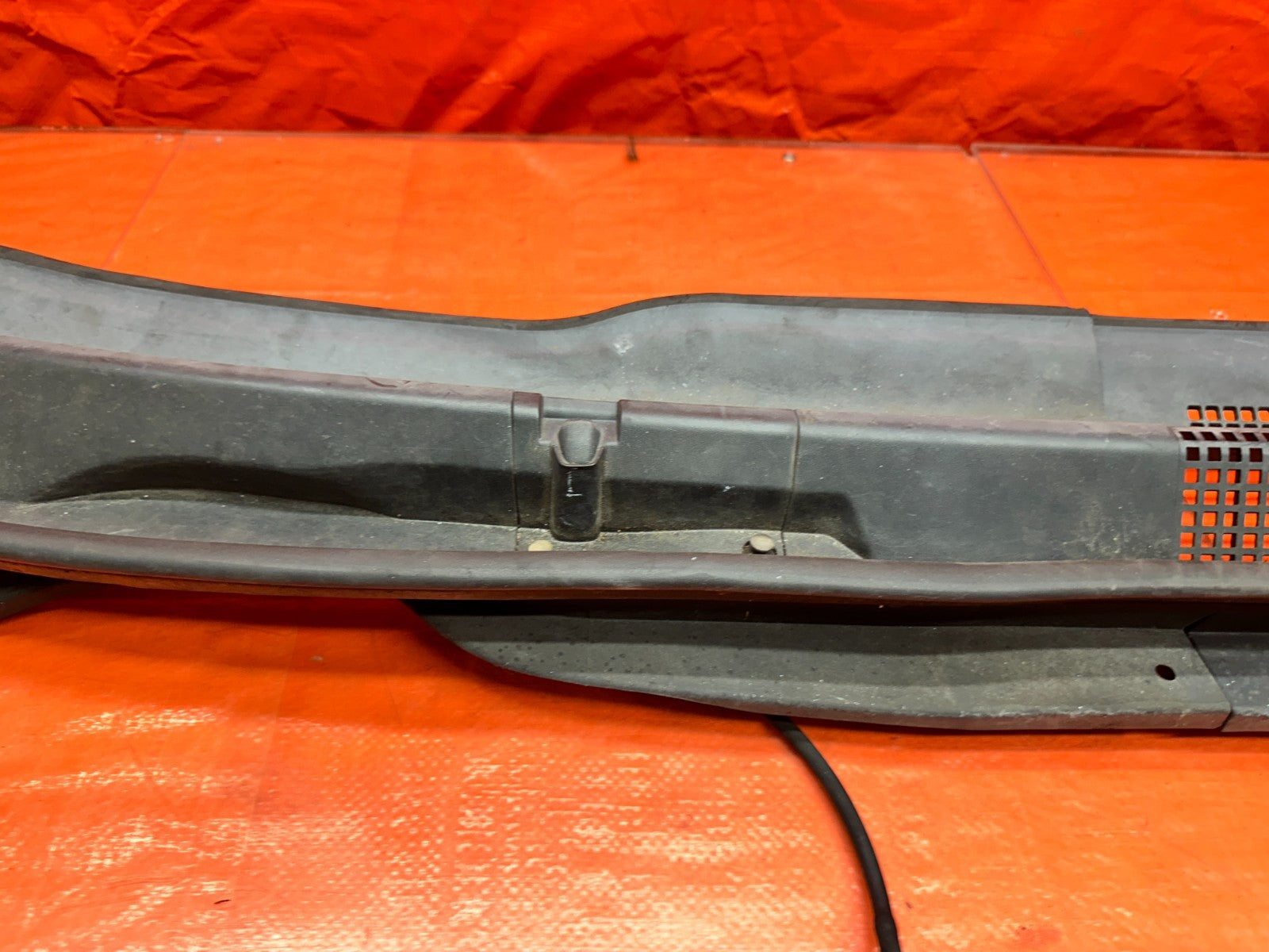 04 08 ACURA TSX FRONT WINDSHIELD WIPER COWL VENT GRILLE PANEL OEM #33010