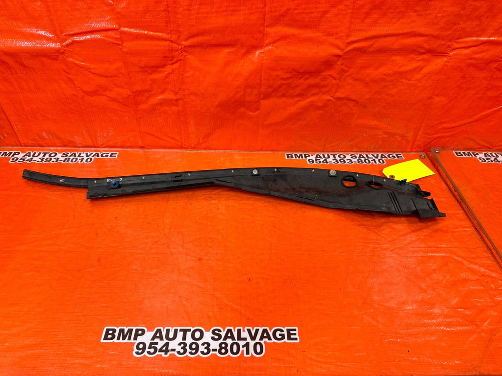 17 20 INFINITI Q60   PASSENGER RIGHT   FENDER TO HOOD TRIM SEAL   OEM FACTORY8