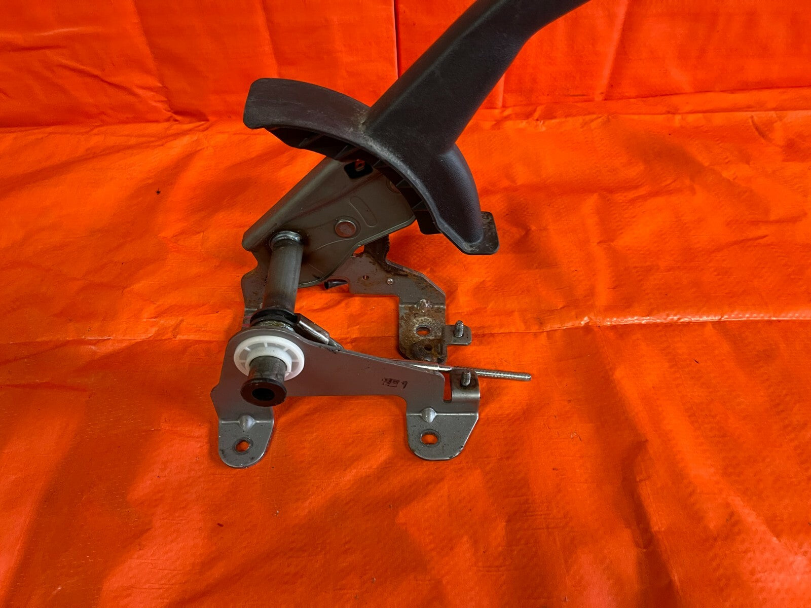 10 16 HYUNDAI GENESIS 2D COUPE   EMERGENCY E PARKING BRAKE HANDLE   OEM FACTORY1