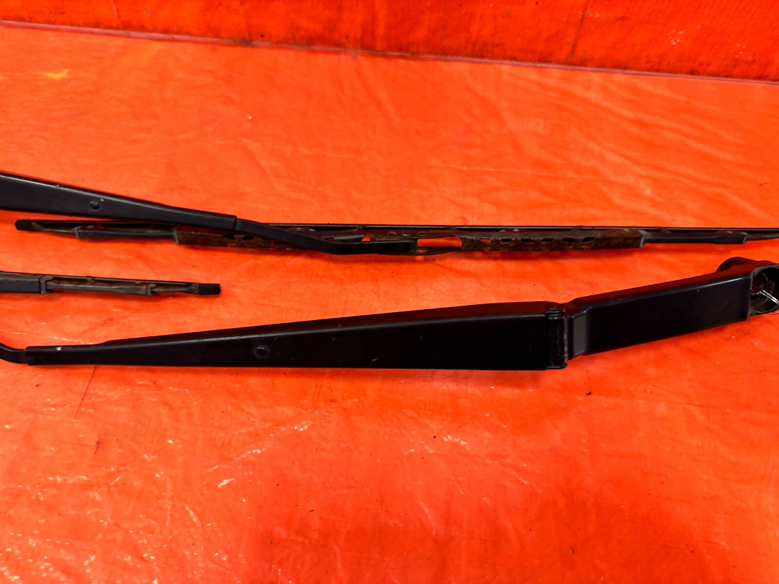 13 24 SUBARU BRZ   LEFT & RIGHT WINDSHIELD WIPER ARMS   OEM FACTORY #2932