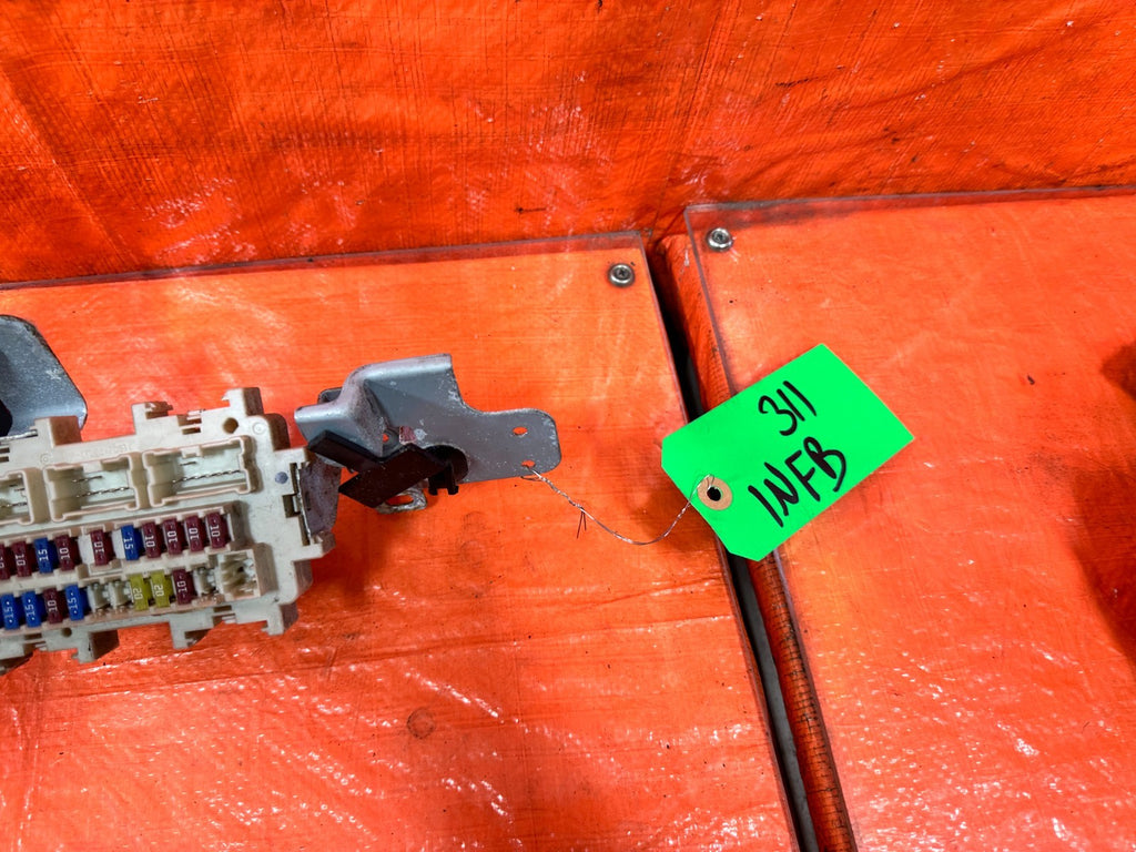 08 12 INFINITI G37 COUPE   INTERIOR CABIN UNDER DASH FUSE BOX PANEL   OEM #3115