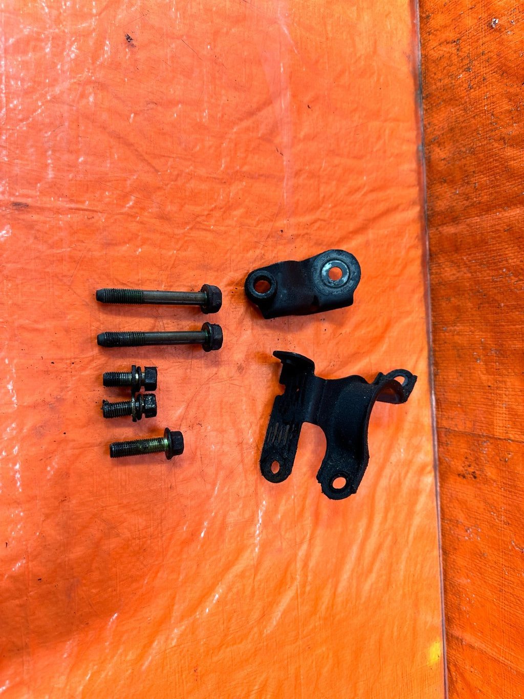 04 08 ACURA TSX   POWER STEERING RACK BRACKETS W/ BOLTS HARDWARE   OEM #3123