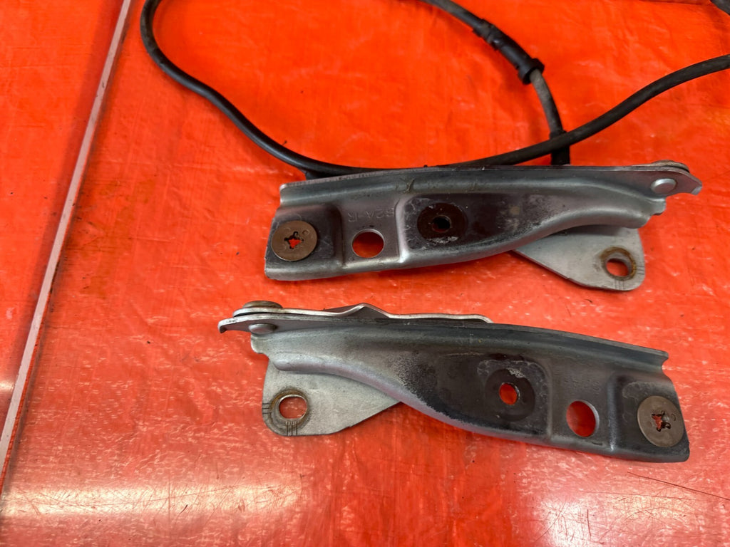 00 09 HONDA S2000   LEFT & RIGHT HOOD HINGES   W/ WIPER LINE   OEM FACTORY #2244