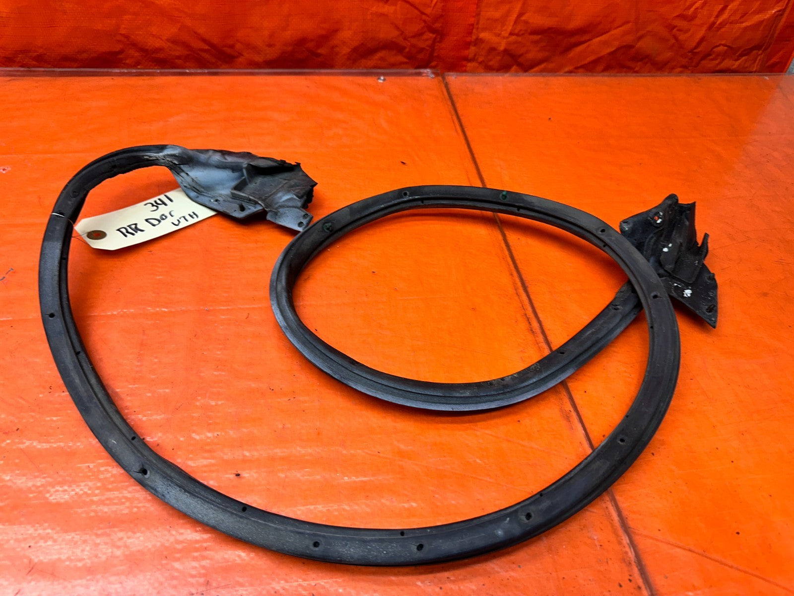 94-01 ACURA INTEGRA 4D RIGHT REAR PASSENGER DOOR WEATHER STRIP SEAL OEM #34110