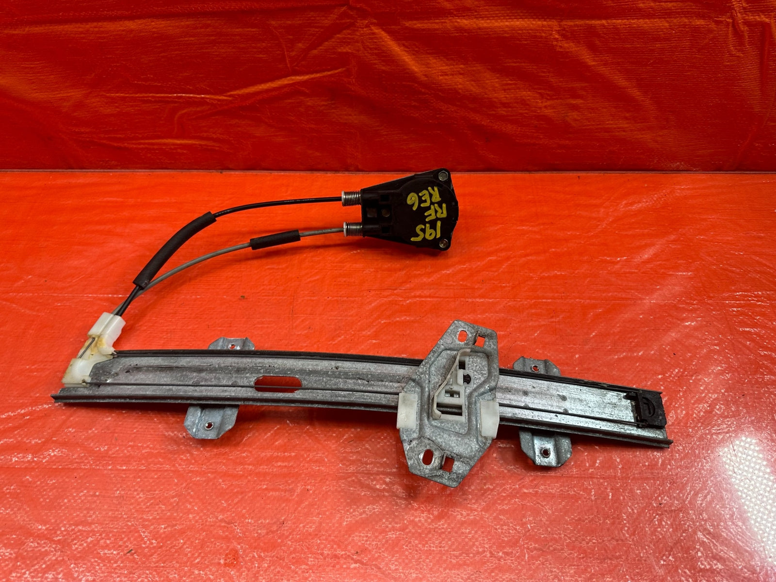 96 00 HONDA CIVIC SEDAN DX WINDOW REGULATOR MANUAL RIGHT FRONT NON POWER OEM 1950