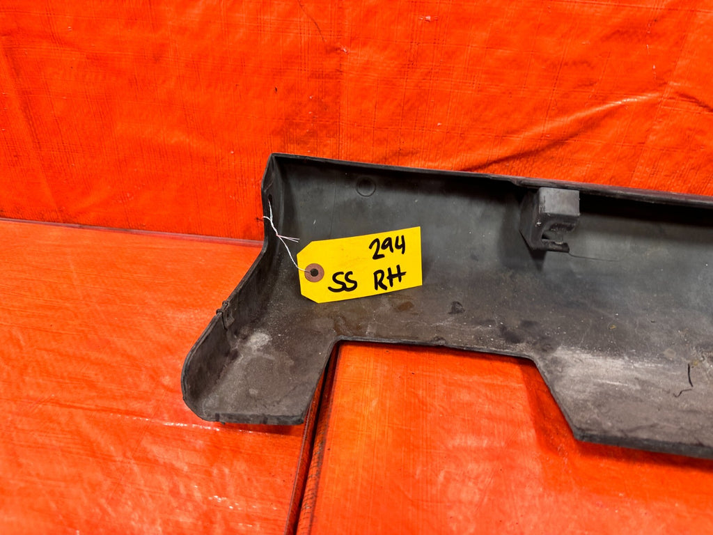 93 97 HONDA DEL SOL   SIDE SKIRT ROCKER MOLDING TRIM   RIGHT SIDE   OEM #2944