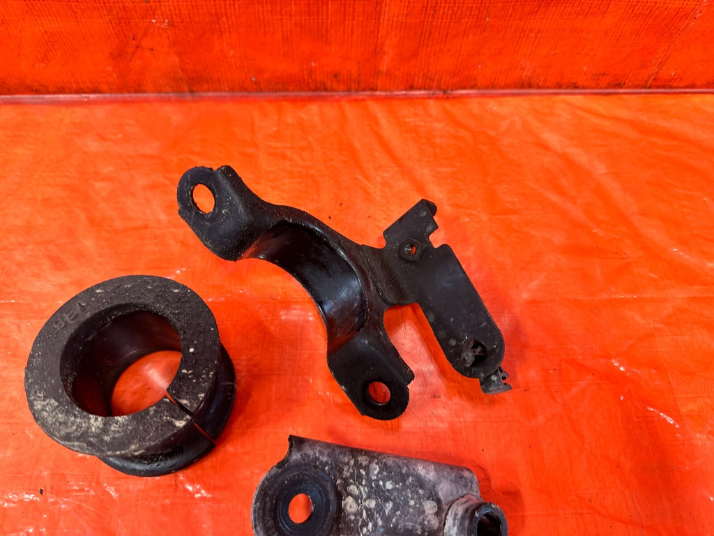 04 08 ACURA TSX   POWER STEERING RACK BRACKETS W/ BOLTS HARDWARE   OEM #2757