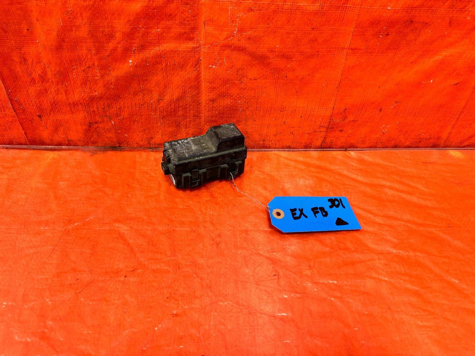99 01 HONDA CR V CRV   ENGINE BAY EXTERIOR UNDER THE HOOD ABS FUSE BOX PANEL 3000
