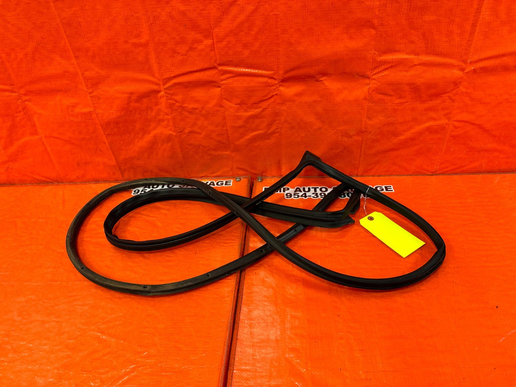 08 12 HONDA ACCORD SEDAN RIGHT FRONT DOOR WEATHER STRIP TRIM SEAL OEM #2515