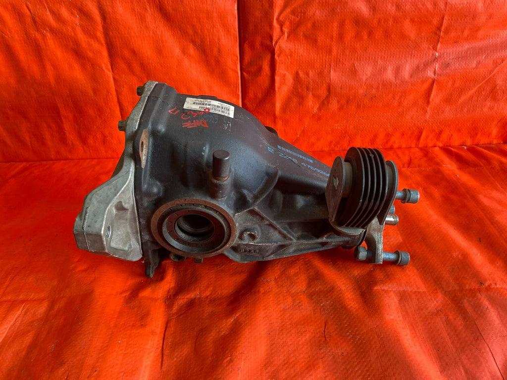 16 17 MERCEDES BENZ C300 W205   4MATIC   REAR DIFFERENTIAL CARRIER PUMPKIN OEM  4
