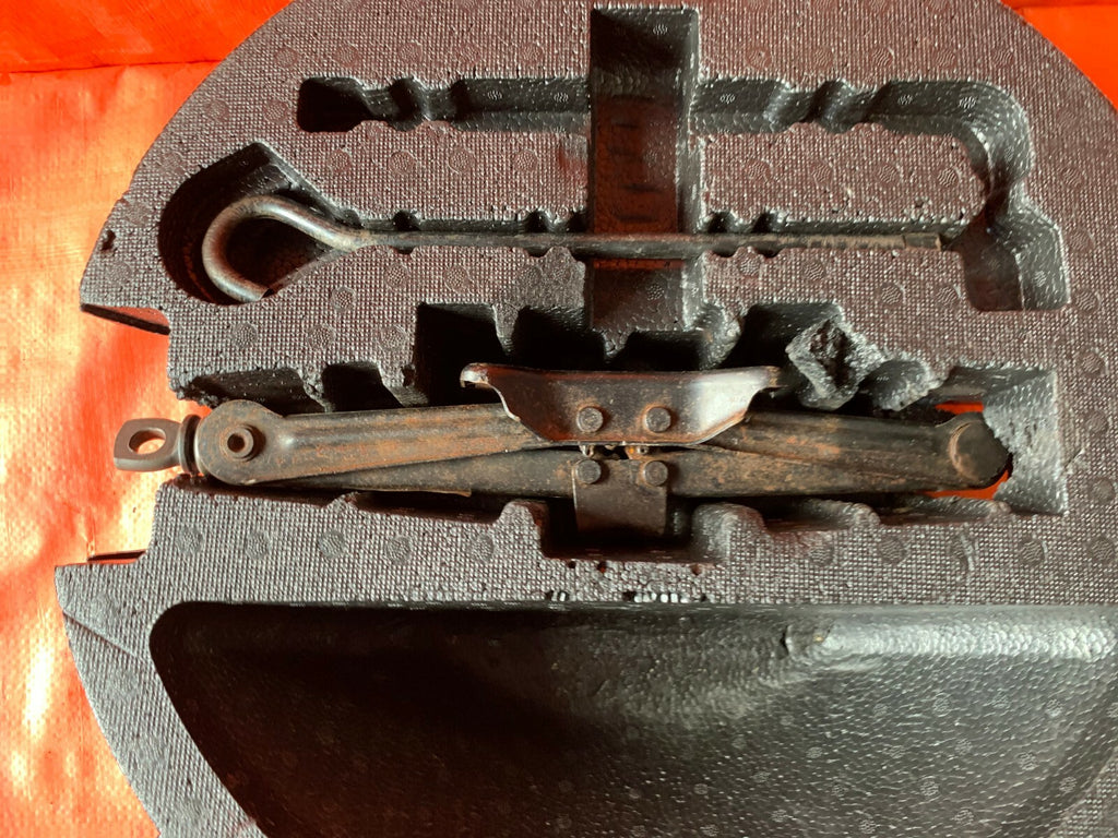 2008 HONDA CIVIC SI SEDAN   SPARE TIRE TOOL KIT   MISSING LUG NUT WRENCH1