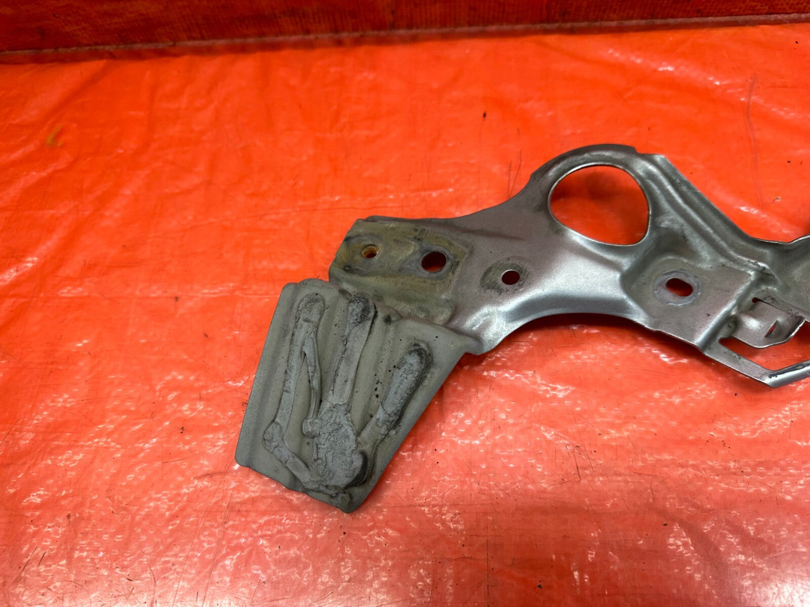 04 08 ACURA TL   DRIVER LEFT RADIATOR SUPPORT BRACKET   OEM #2343