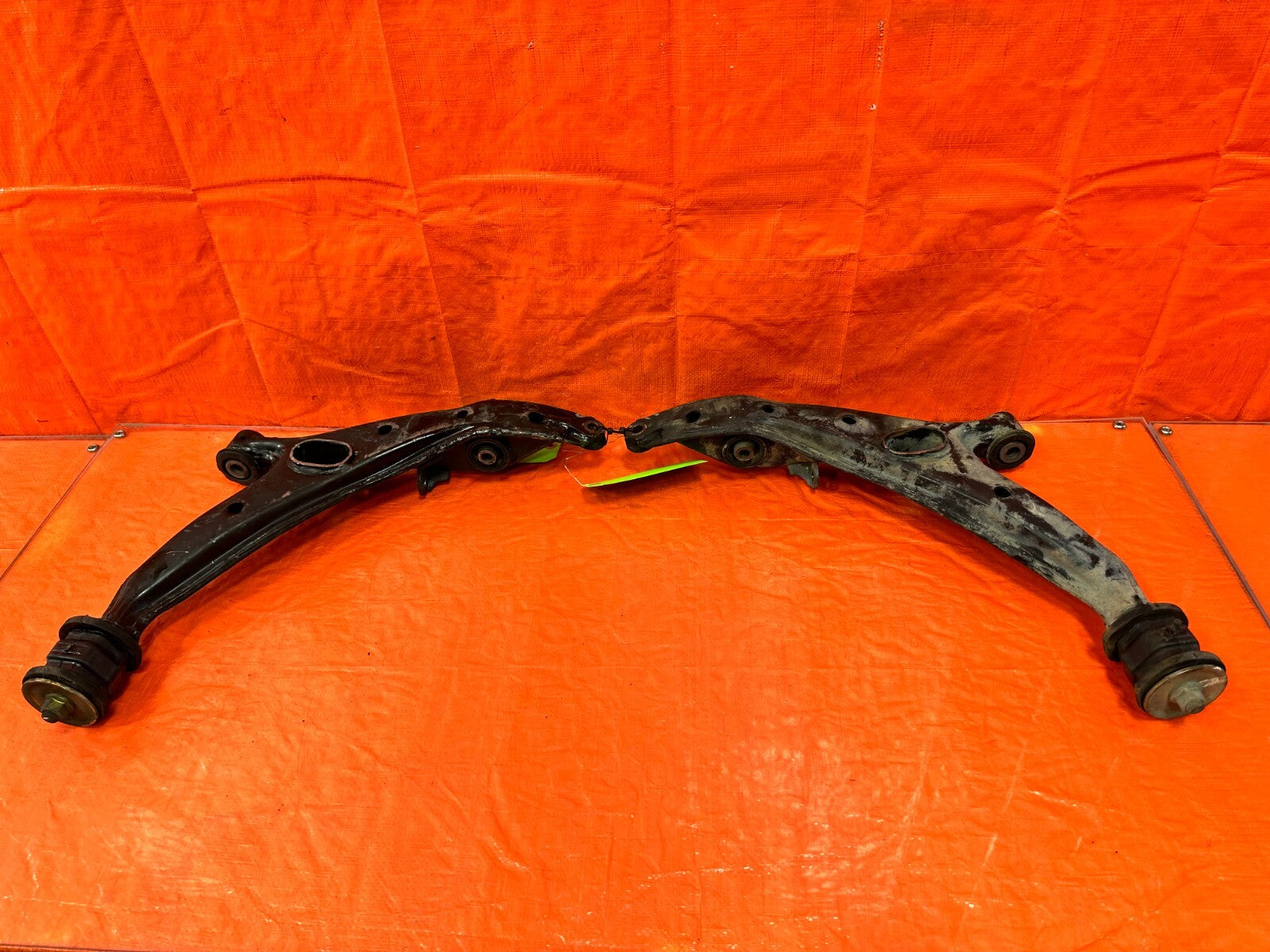 99 00 HONDA CIVIC SI EM1   LEFT AND RIGHT FRONT LOWER CONTROL ARMS   OEM #28510