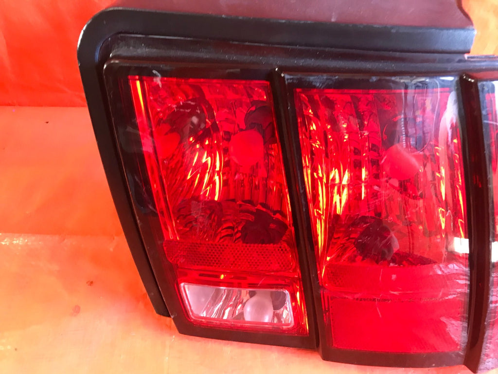 OEM 2003 03 FORD MUSTANG PASSENGER RIGHT TAIL LIGHT LAMP R RH1