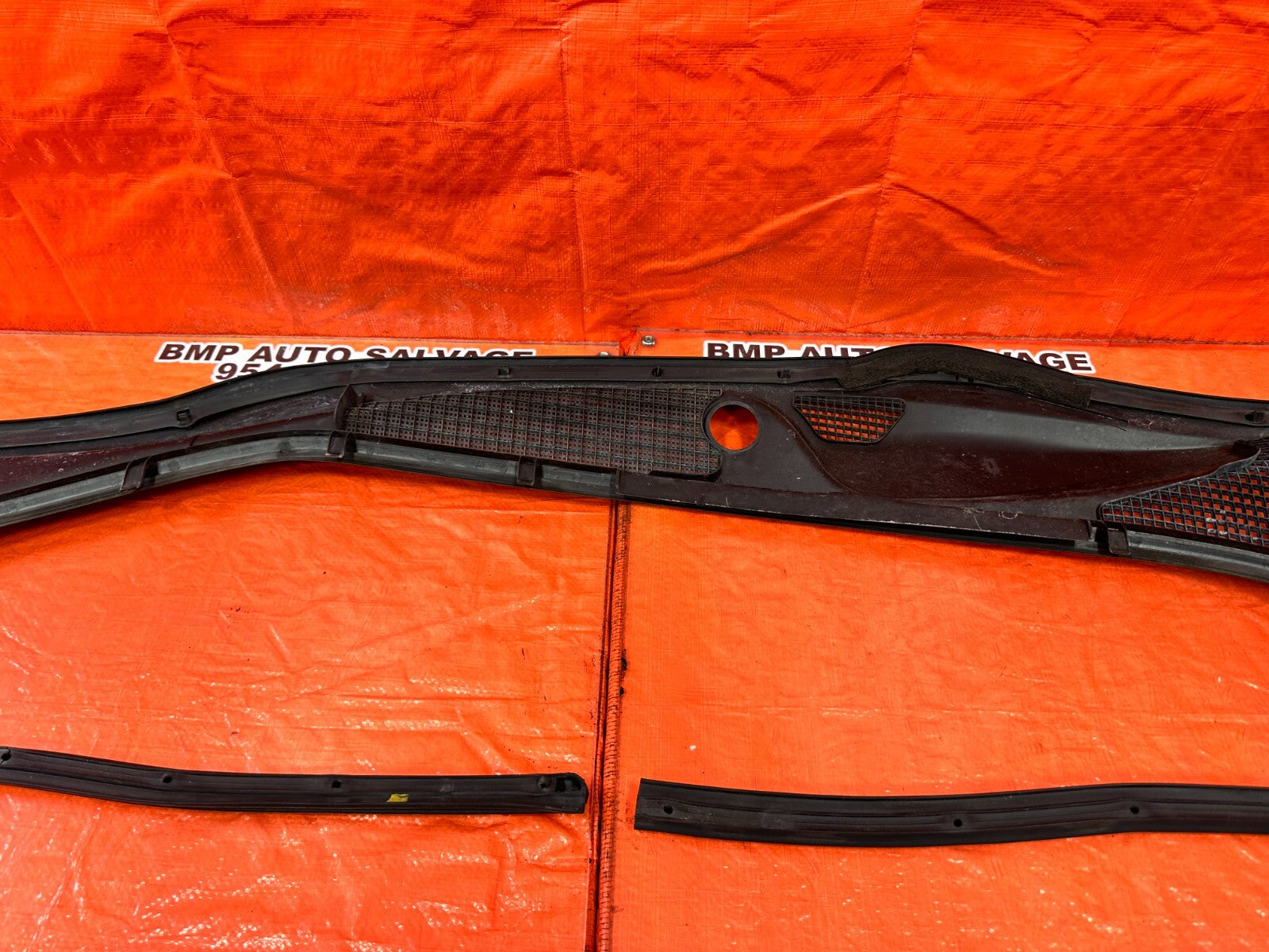 02 10 LEXUS SC430   WINDSHIELD WIPER COWL TRIM PLASTIC   OEM FACTORY #26114