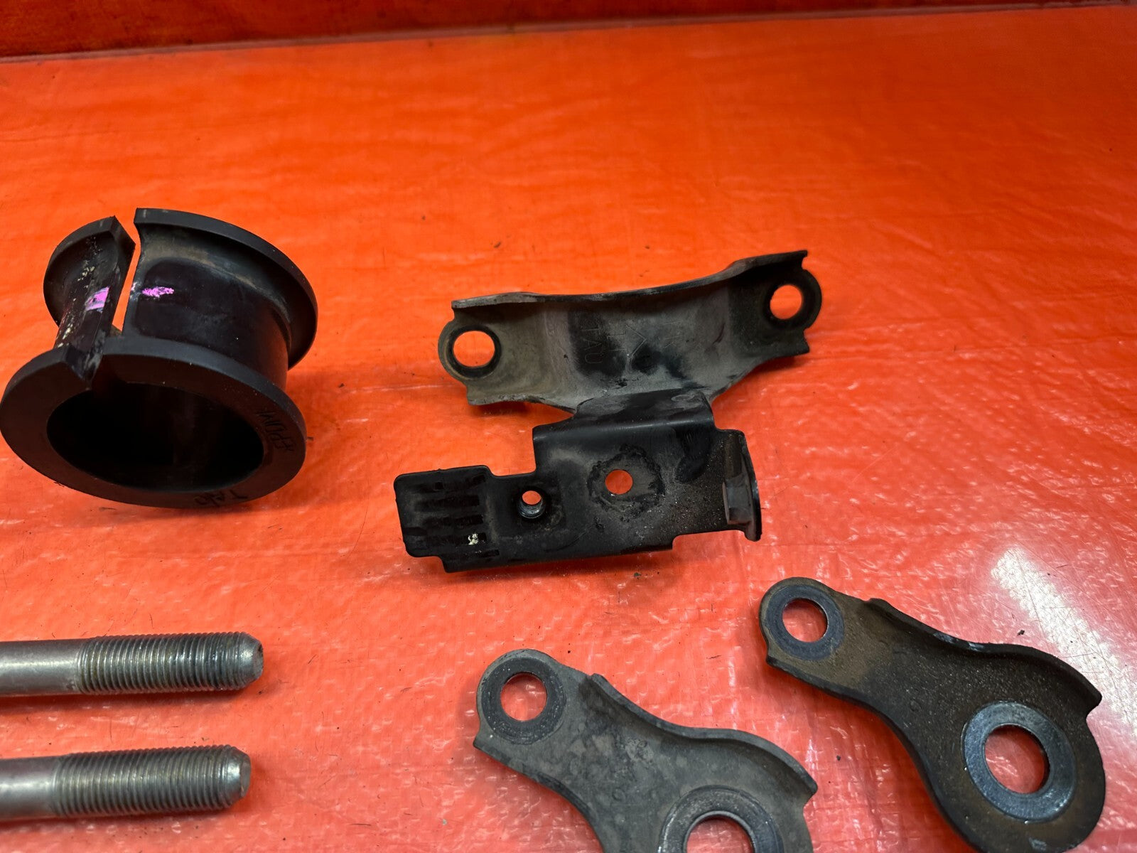 08 12 HONDA ACCORD SEDAN   POWER STEERING RACK BRACKETS HARDWARE OEM #2393