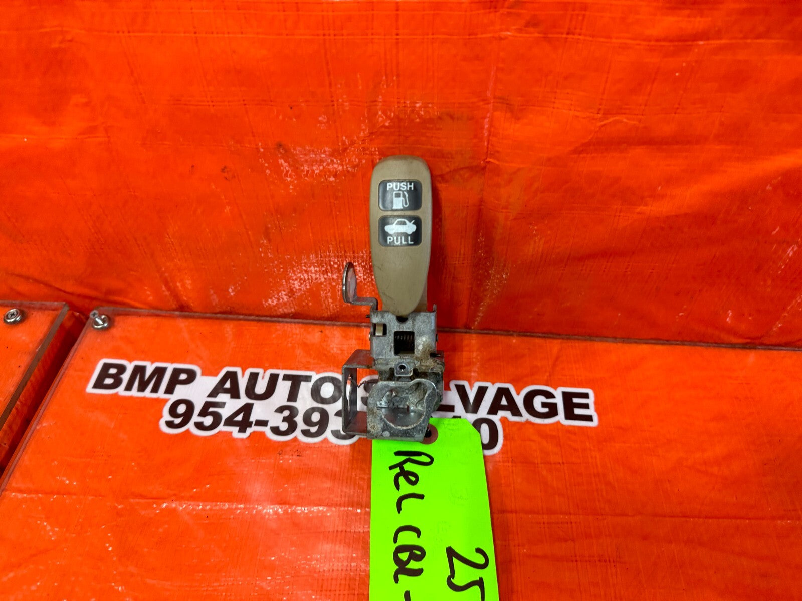 08 12 HONDA ACCORD SEDAN 2.4L   FUEL RELEASE LEVER   OEM #2512