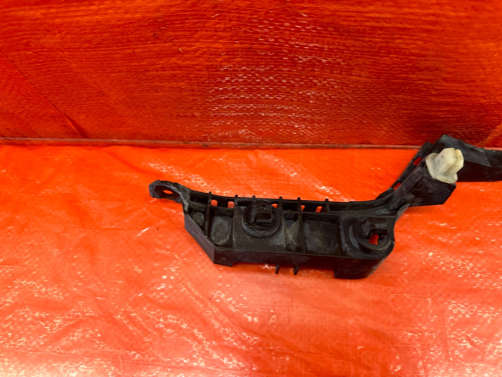 04 08 ACURA TSX   FENDER MOUNTING BRACKET SUPPORT BRACE BUMPER CLIP   LEFT #19618
