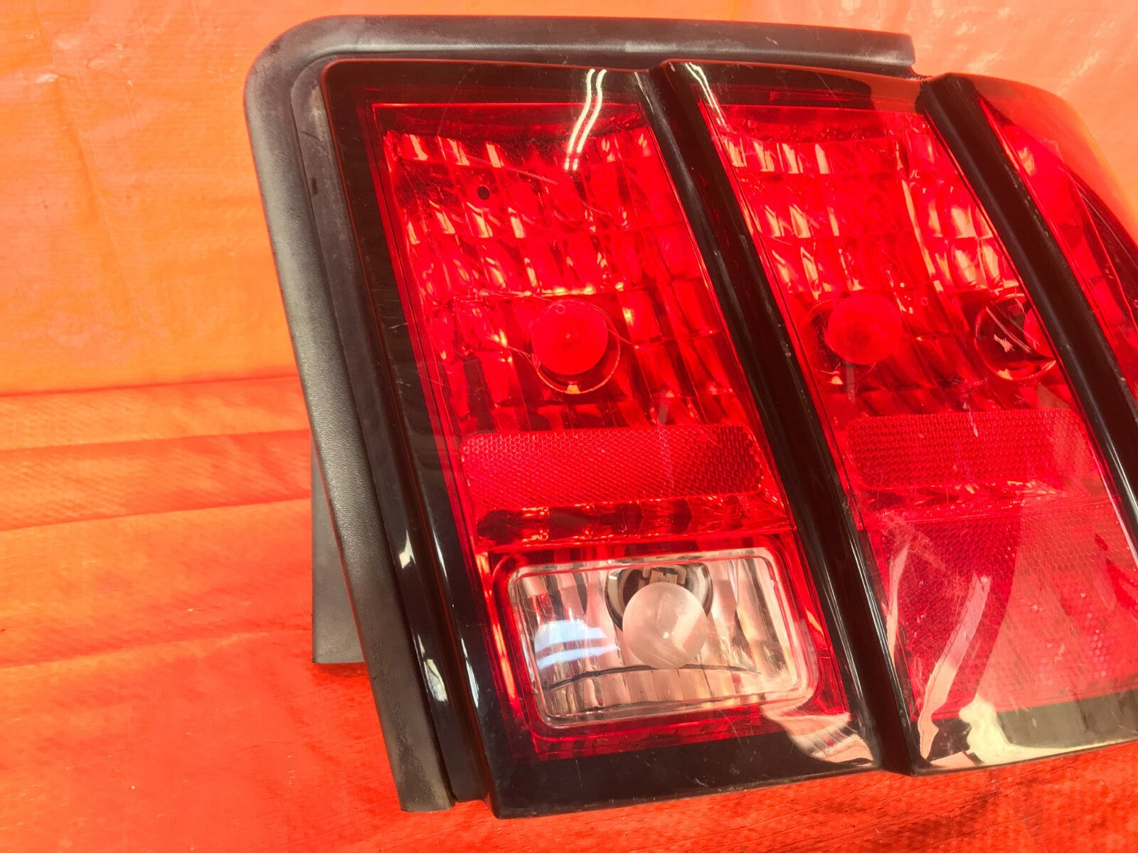 OEM 2004 04 FORD MUSTANG PASSENGER RIGHT TAIL LIGHT LAMP R RH      1