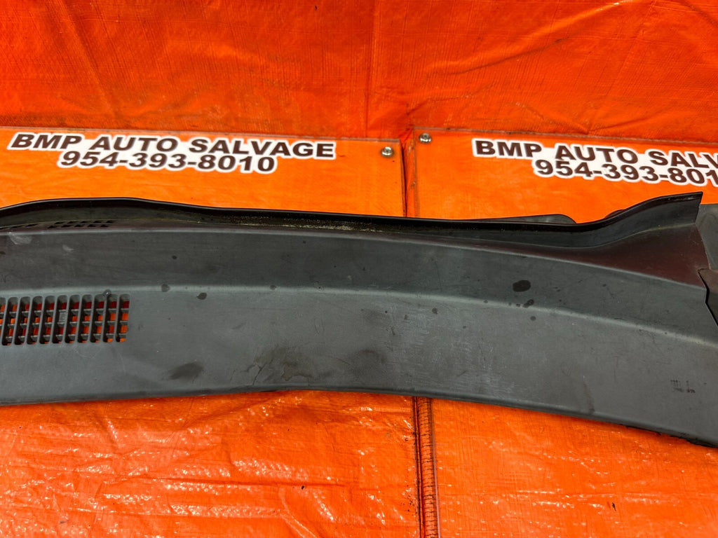02 05 HONDA CIVIC SI EP3 HATCH   WIPER COWL TRIM   PASSENGER RIGHT SIDE OEM #2585
